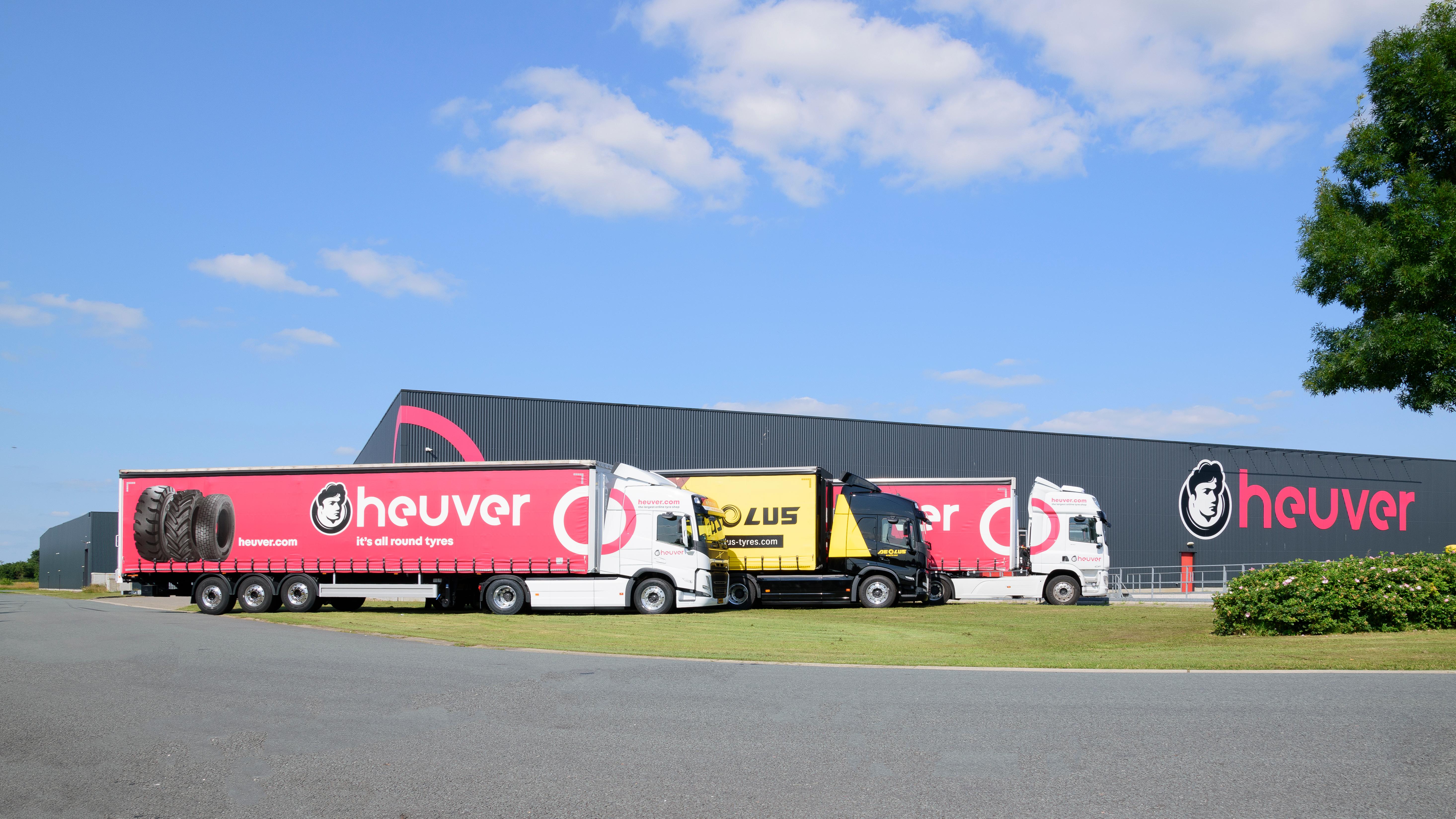 2107_routetruck_2x_Heuver_Aeolus_Volvo_Daf 02